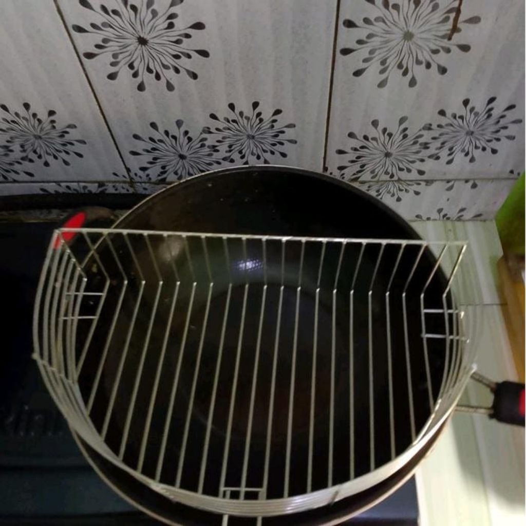 rak wajan pengiris minyak gorengan saringan