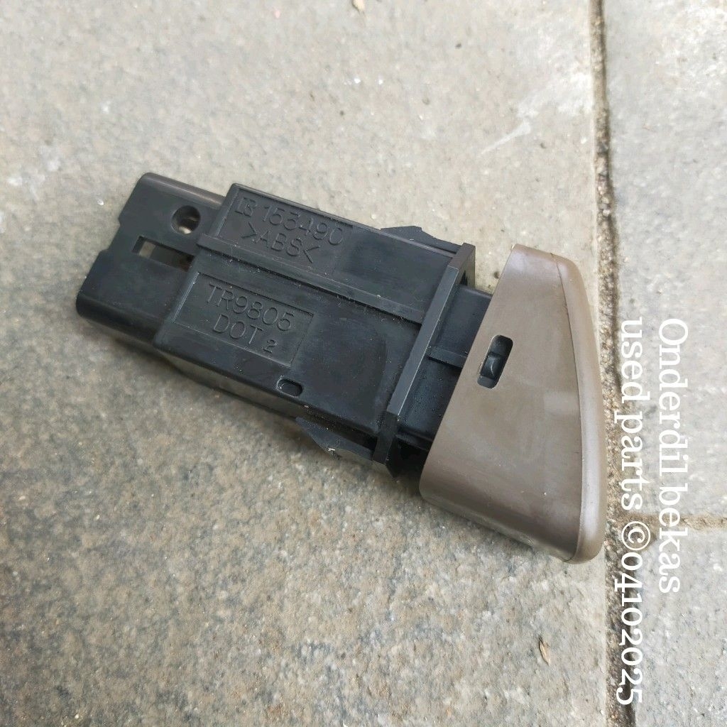 saklar hazard Toyota Camry gen 1