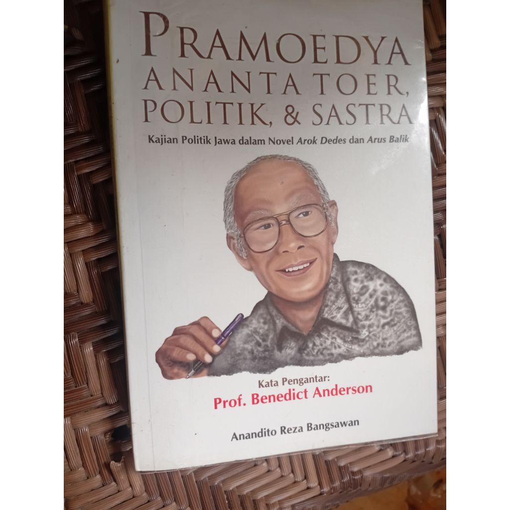 Buku Pramoedya, Politik dan Sastra