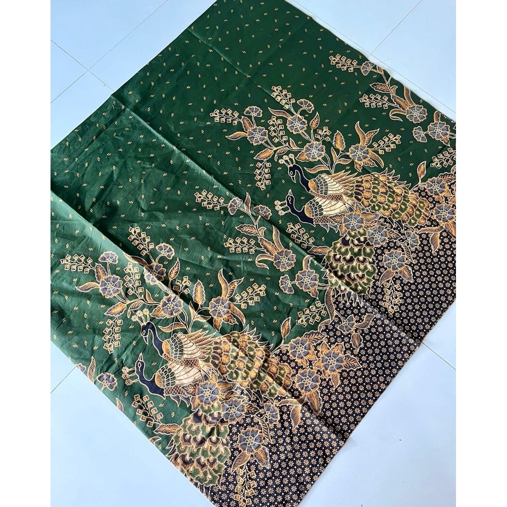 Kain Batik Cabut Motif Burung Merak