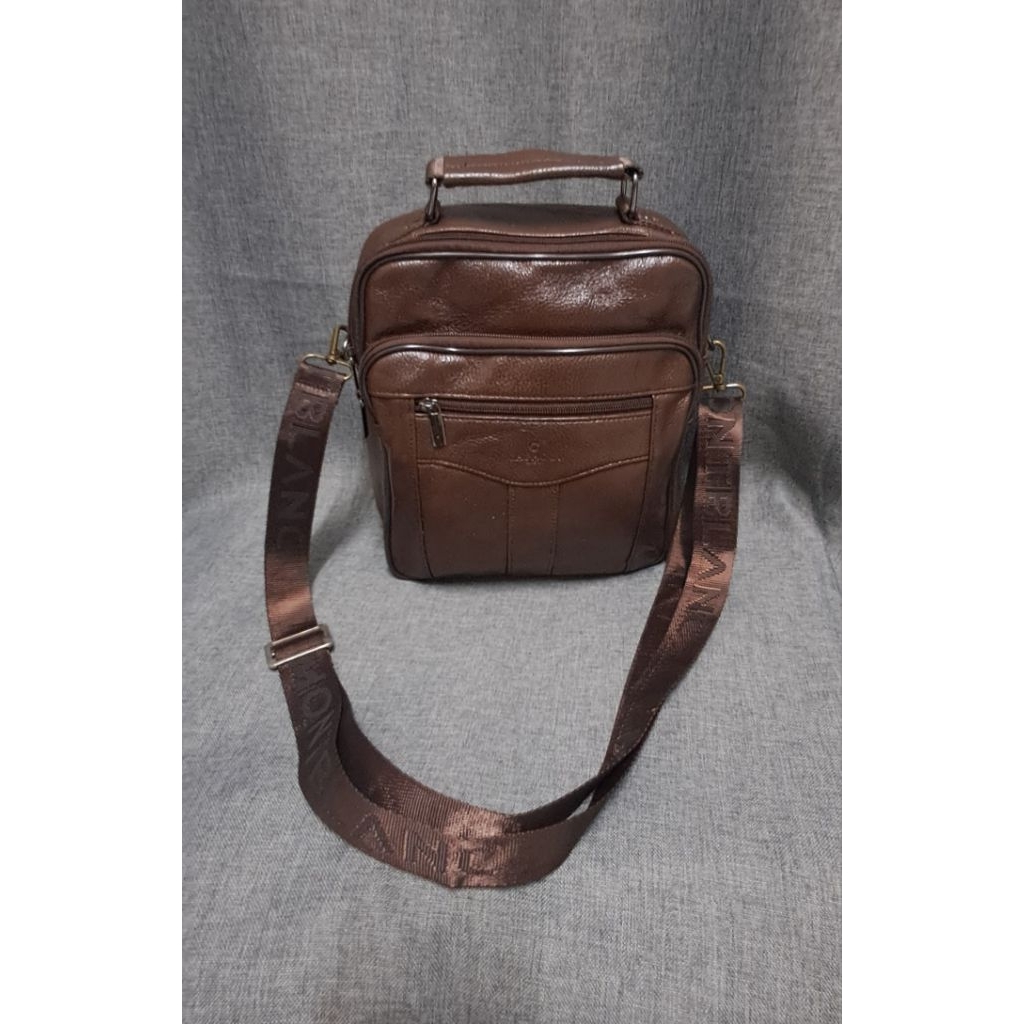 tas slempang kulit asli brand capacci