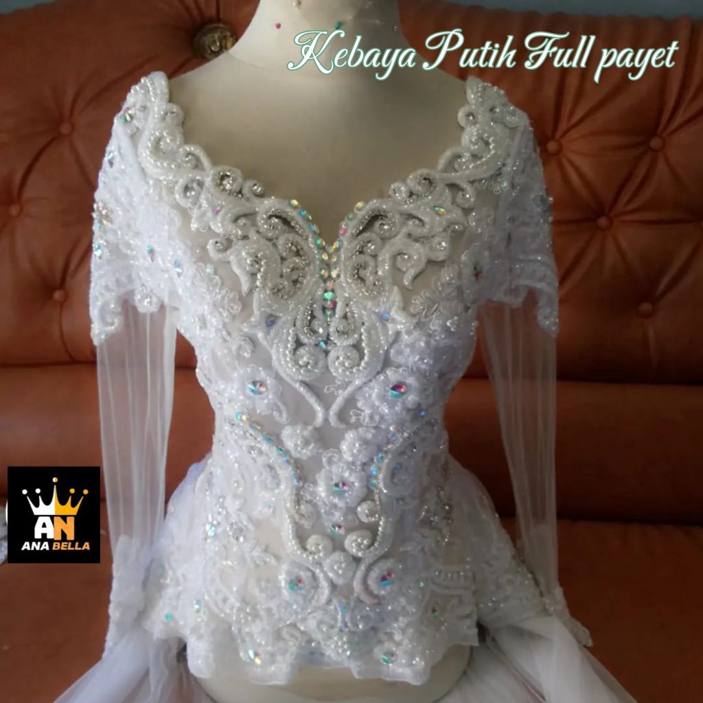 Kebaya Pengantin Putih Full Payet Sabrina panjang melantai.