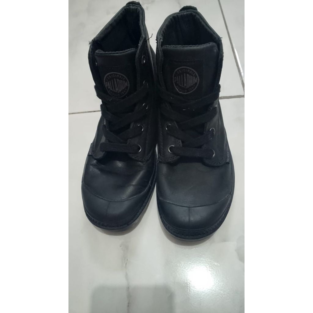 Sepatu Paladium full black