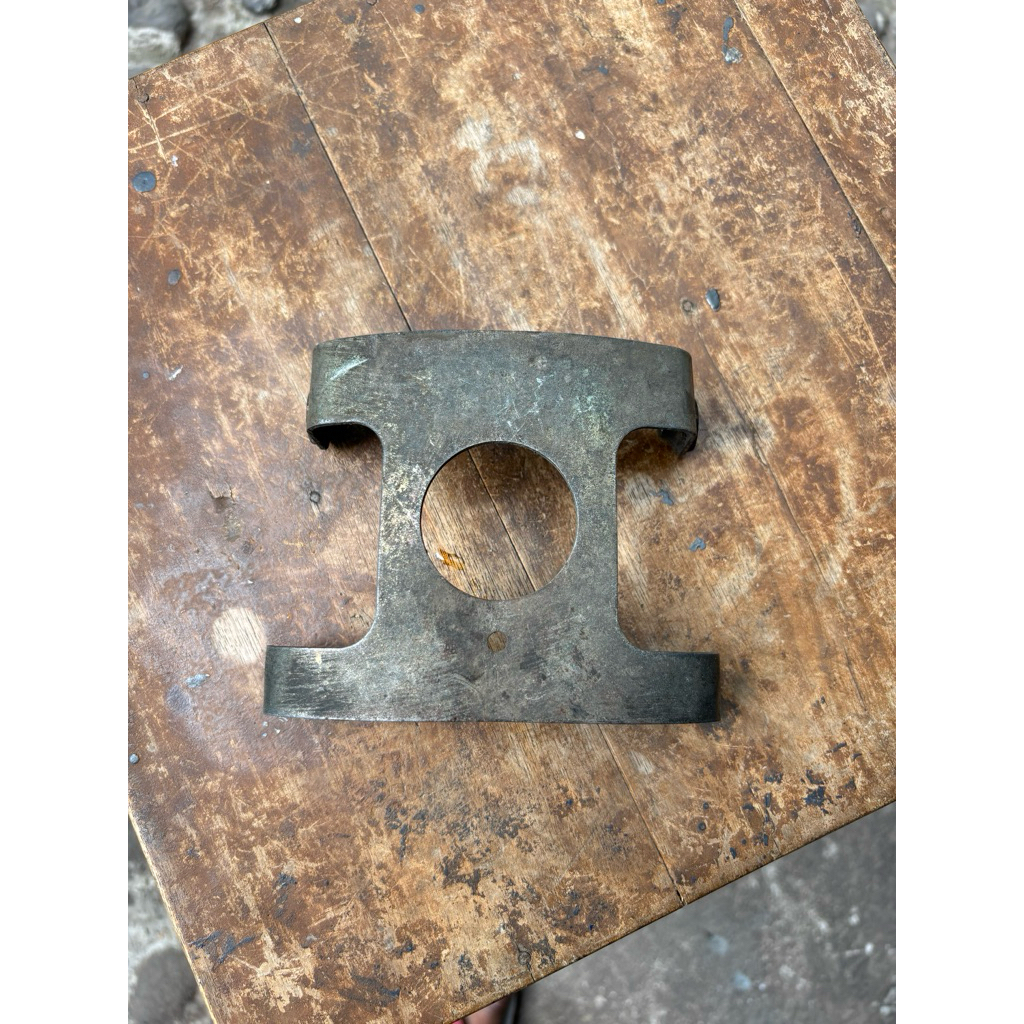 breket slebor depan megapro mono shock ori