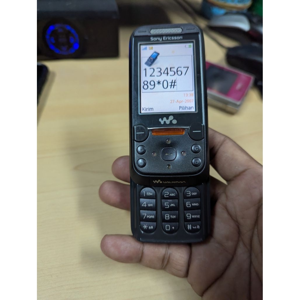 Sony Ericsson W830 Hitam