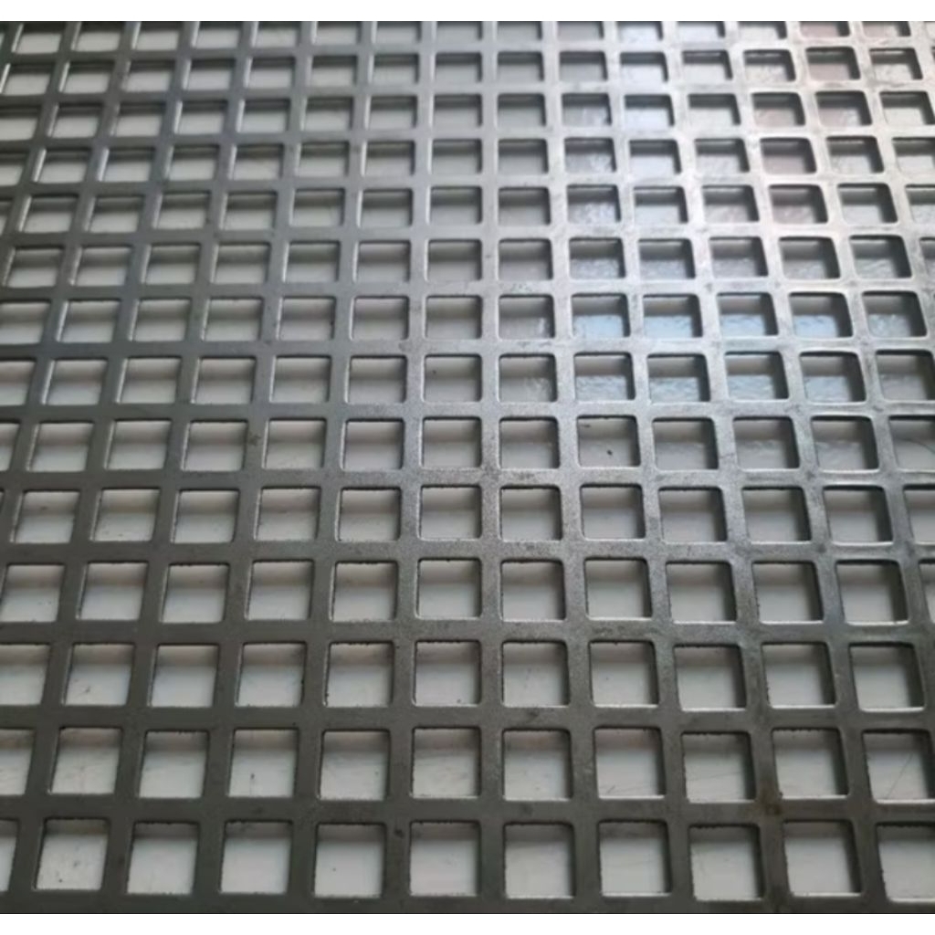 Plat besi lubang kotak tebal 0,8mm ukuran variasi