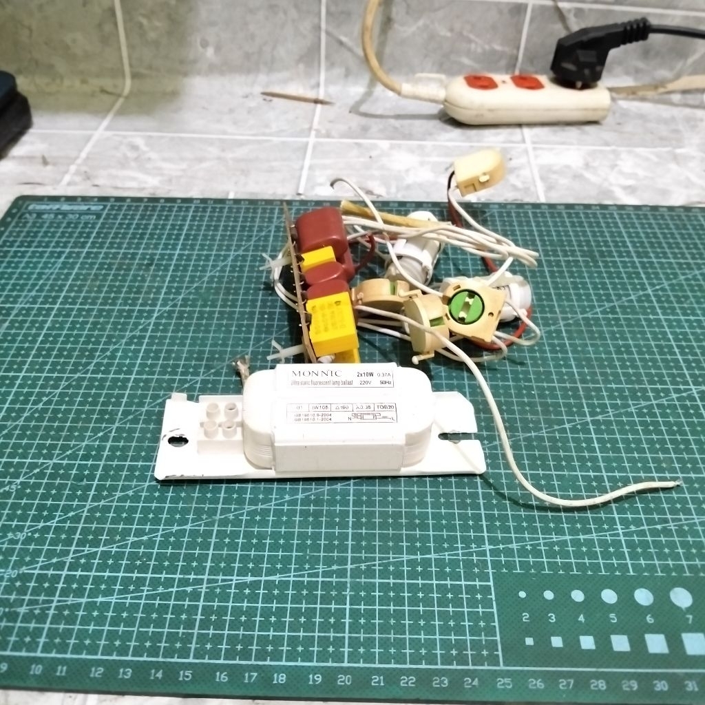 Ballast Lampu Neon Ultra Statis MONNIC 2x10W