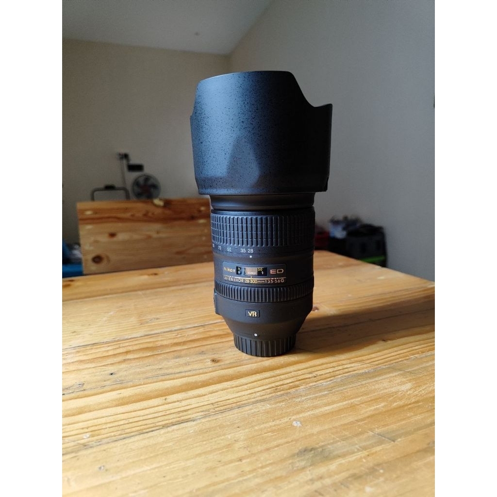 lensa Nikon ada 28-300mm VR