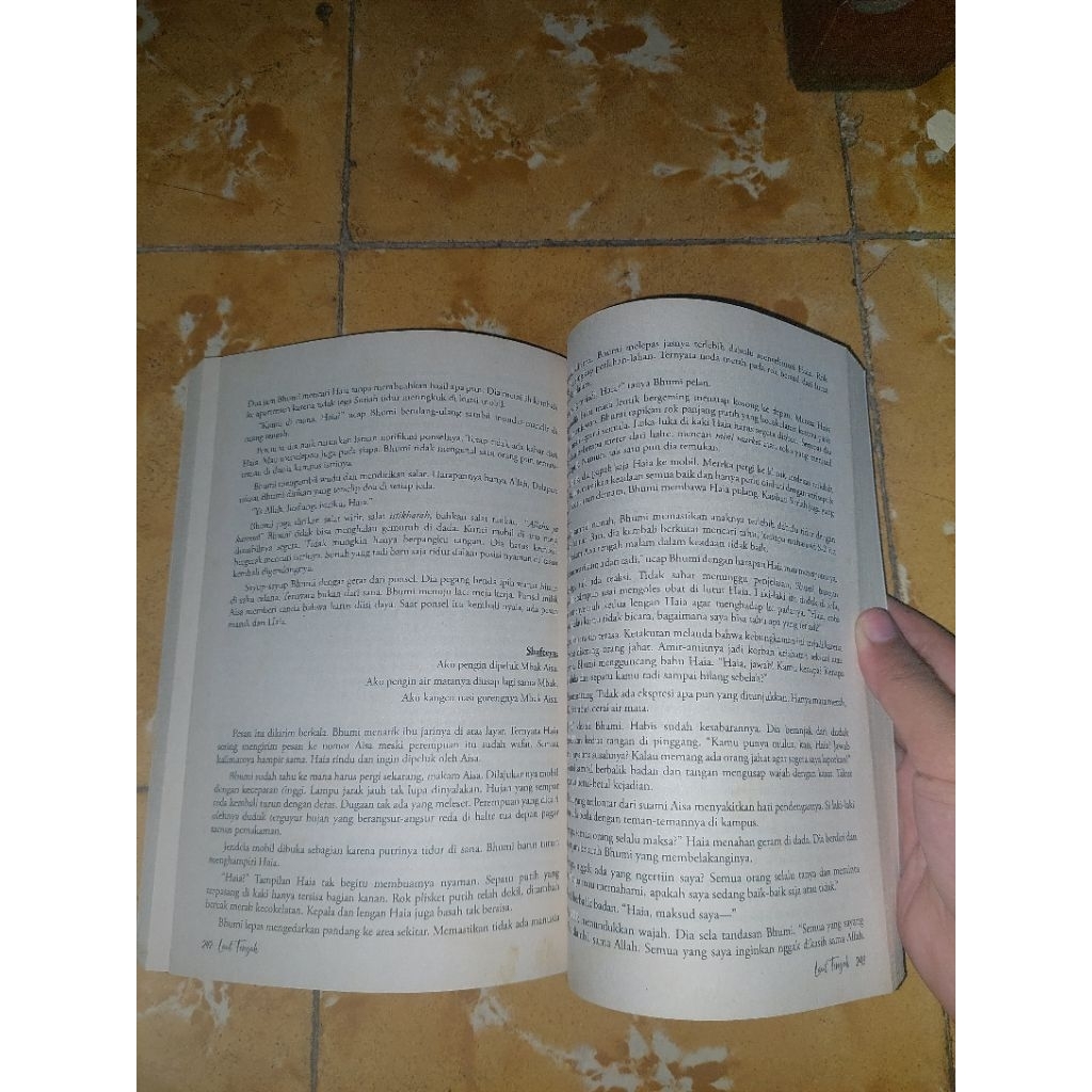 Preloved Novel Laut Tengah