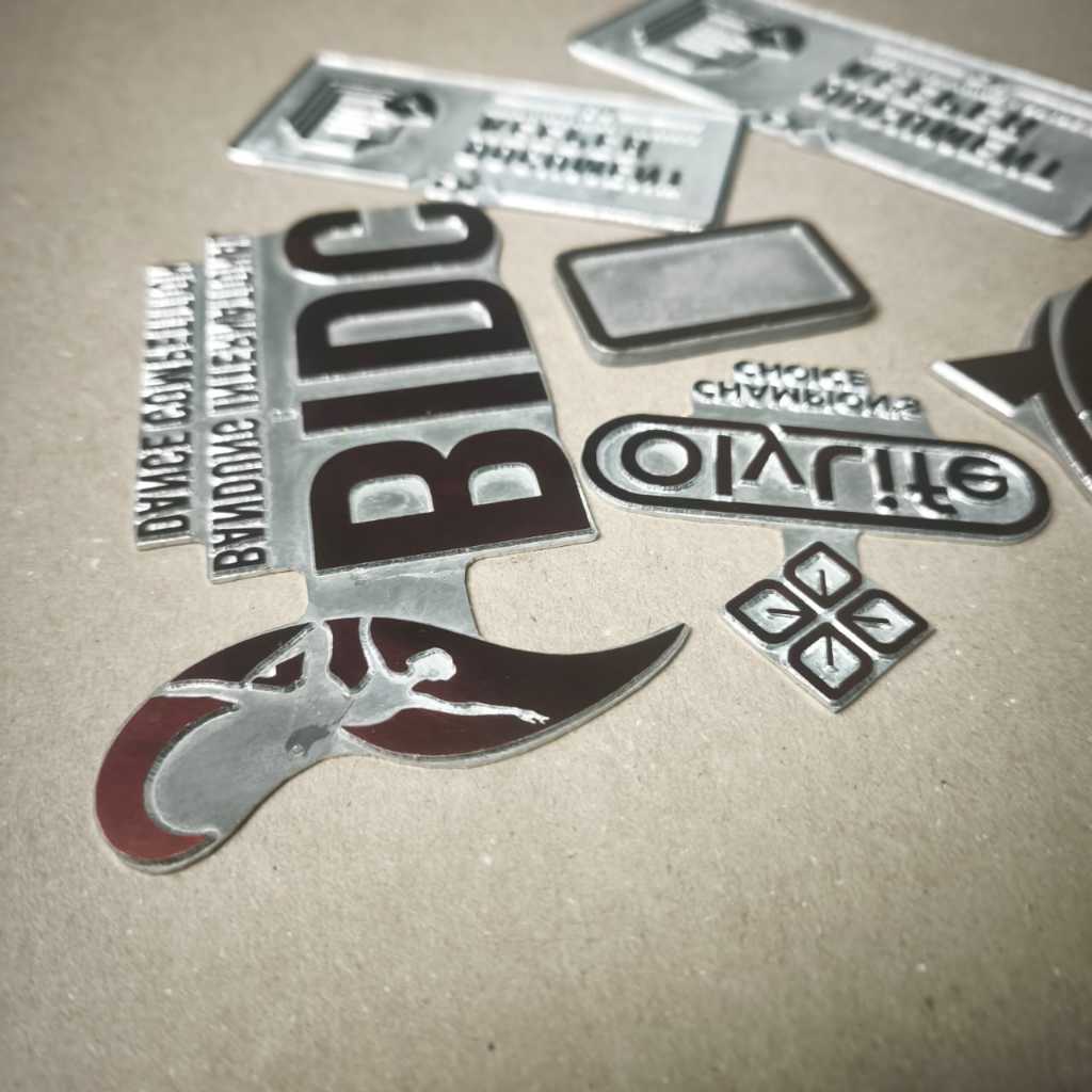 Cetakan Emboss Timah Custom Design Logo Perusahaan Map Sertifikat Kulit