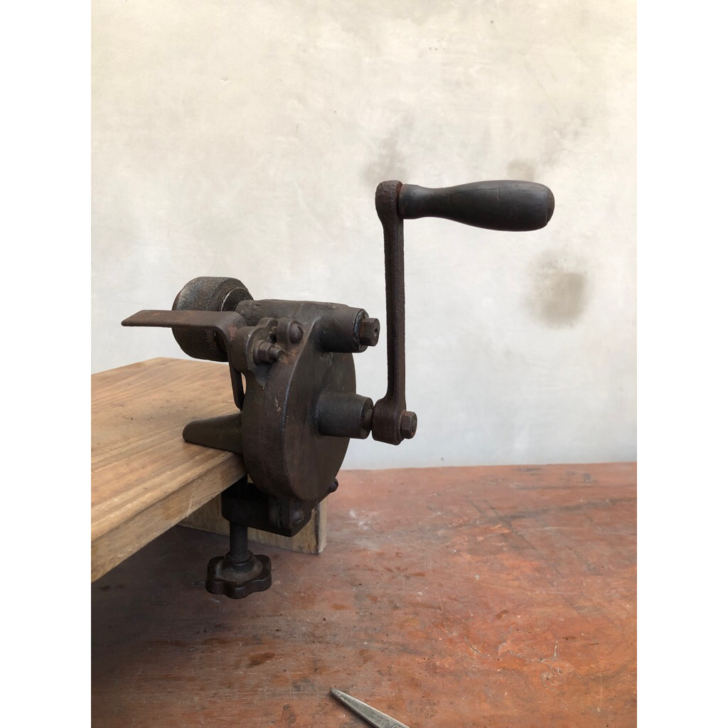 Vintage Gerinda tangan manual lawas