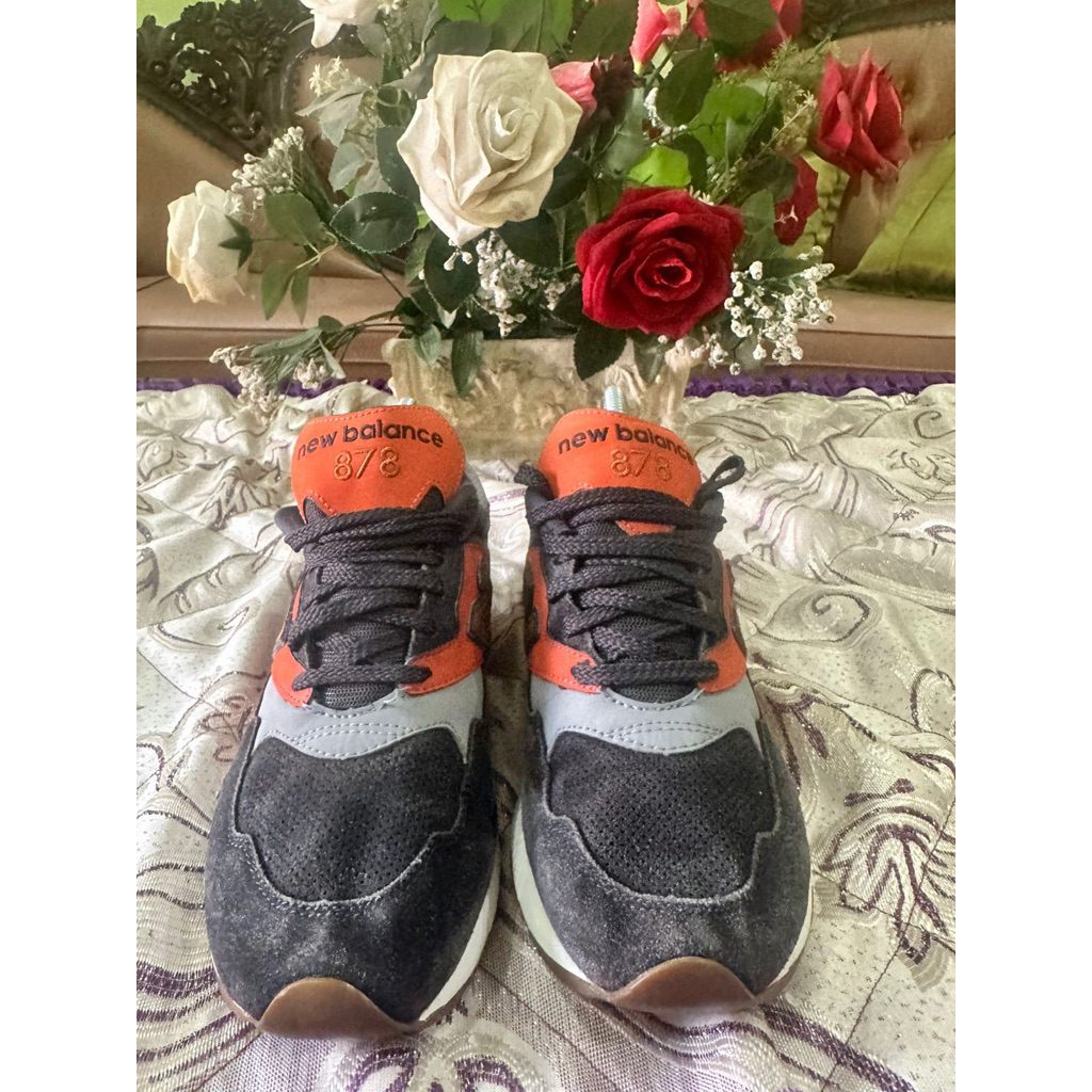 sepatu NB 878
