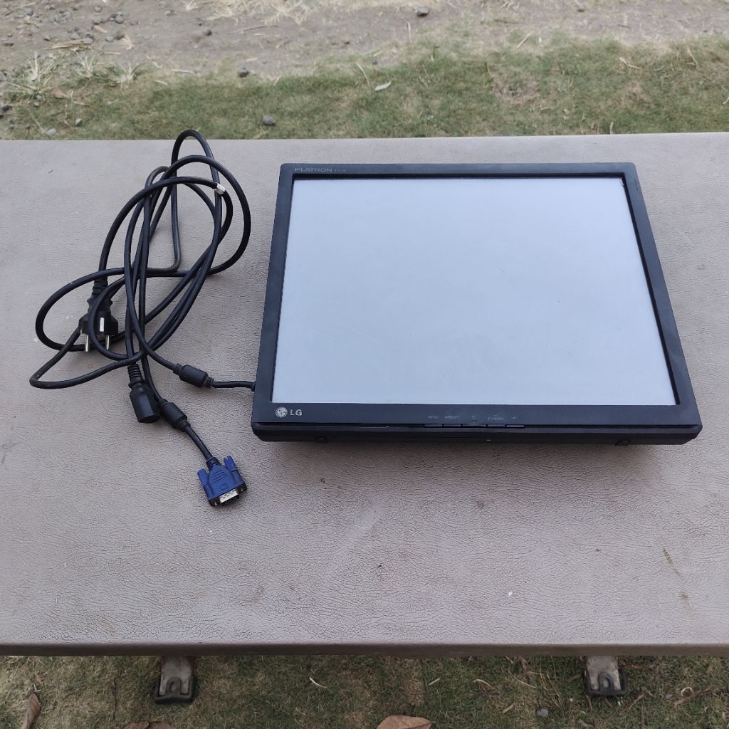 LCD monitor Samsung 17" untuk PC Komputer