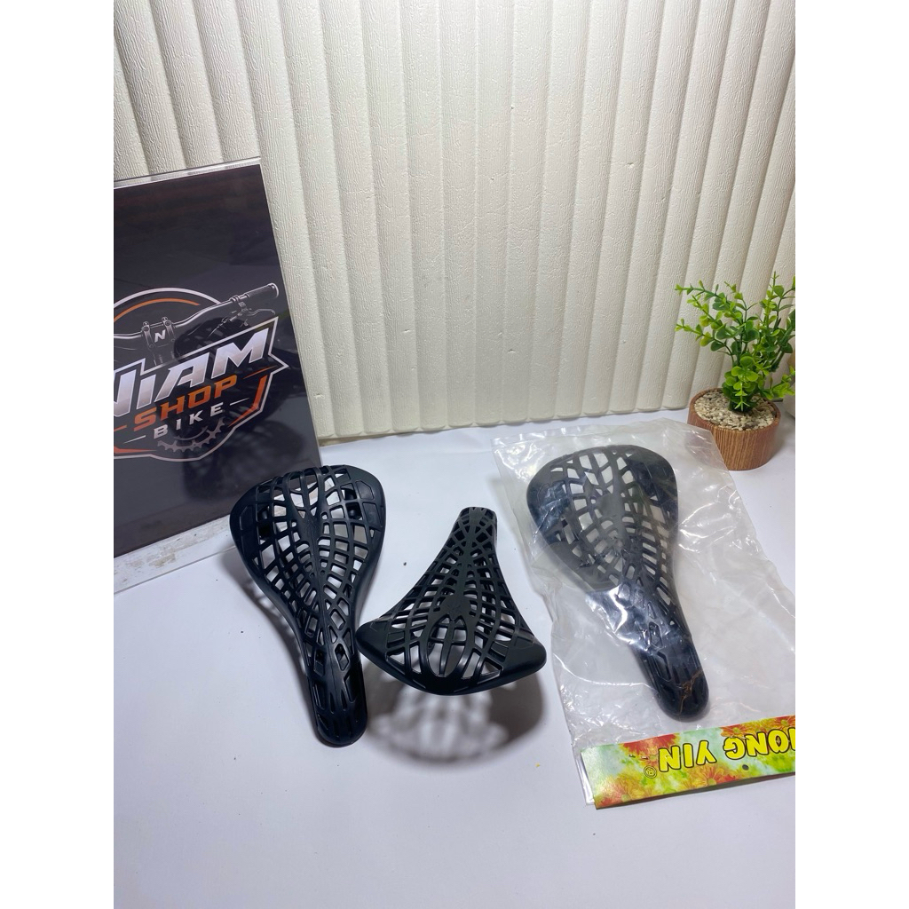 Sadel Sepeda BMX Jaring Spider PVC Rangka Besi Kokoh