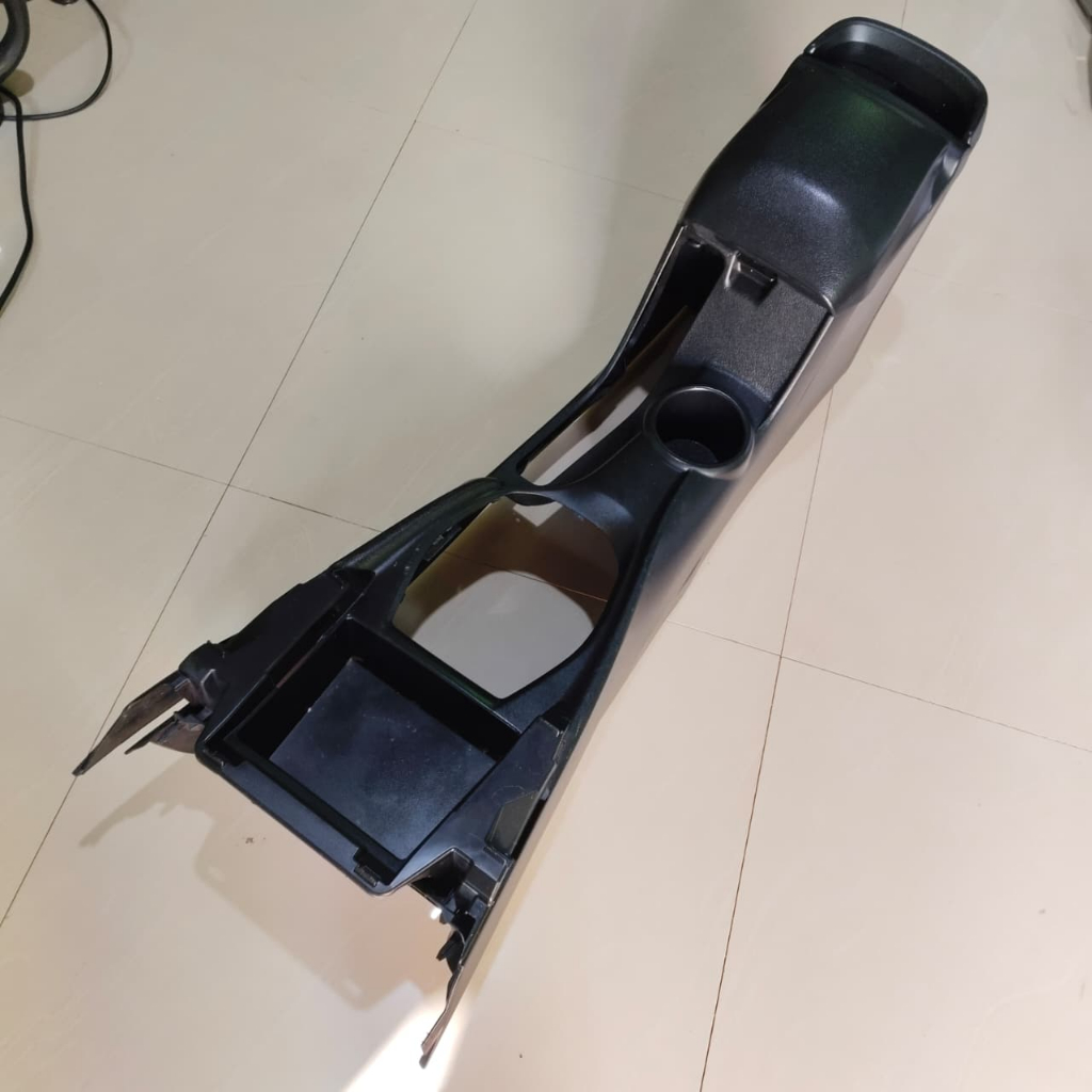 Konsul Box Tengah Toyota Innova Reborn Type V, G, Venturer Manual