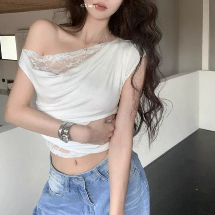 [Enamor] Kaos slim-fit model off-shoulder dengan renda ala Prancis desain musim panas dengan lipatan