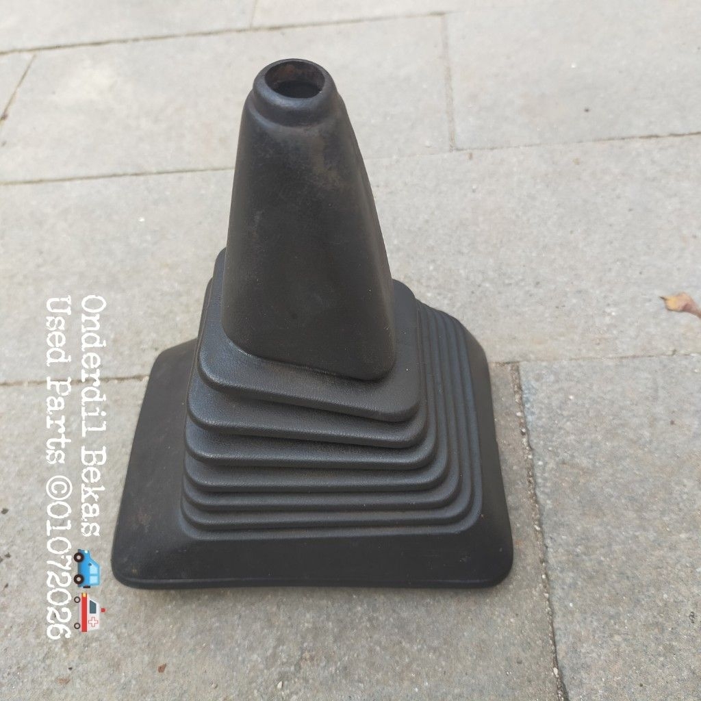 karet boot hole shifter Toyota Corona st151