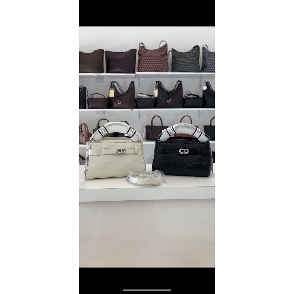 royal cuir bag                    .
