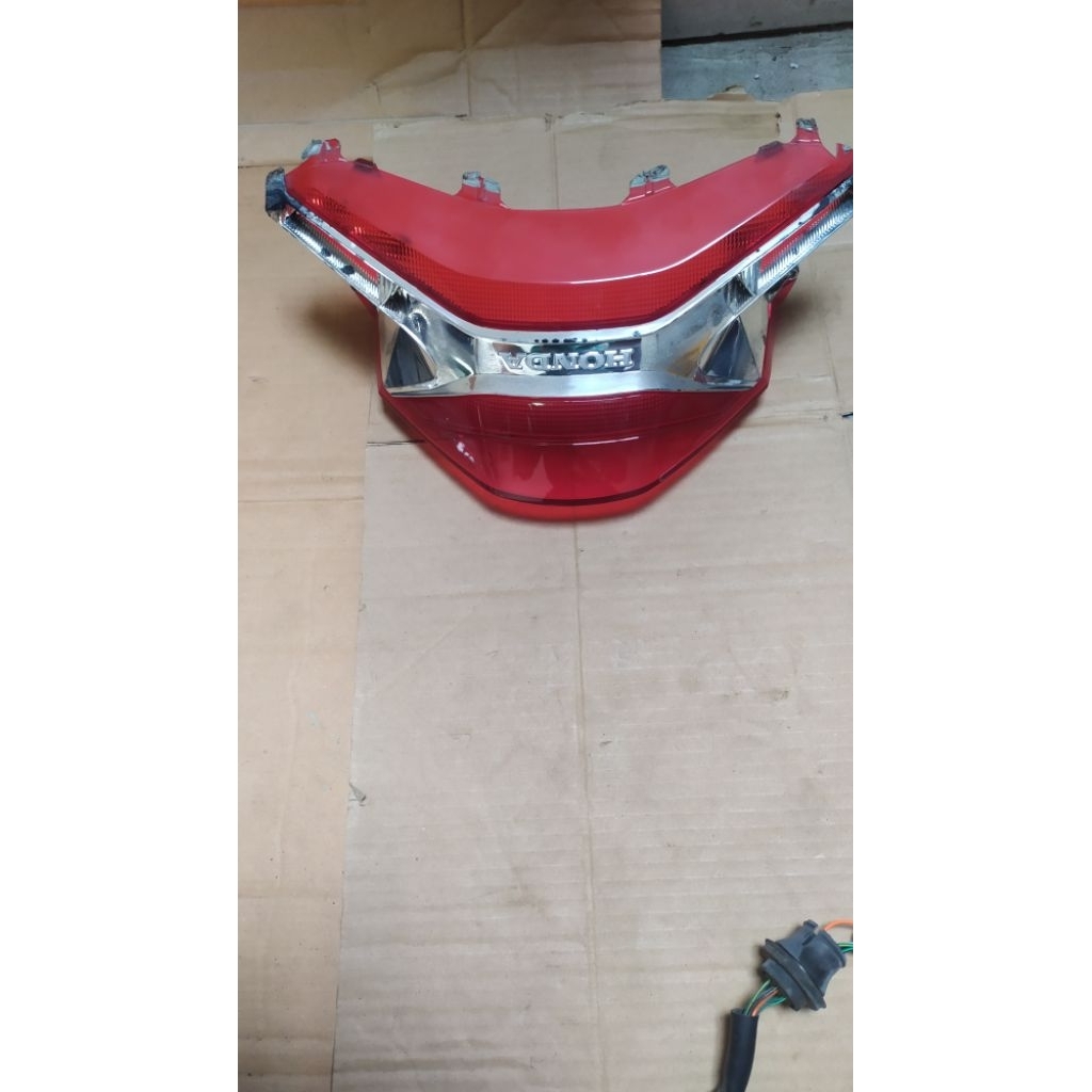 mika stoplamp bagian dalam Honda PCX 150 bekas original