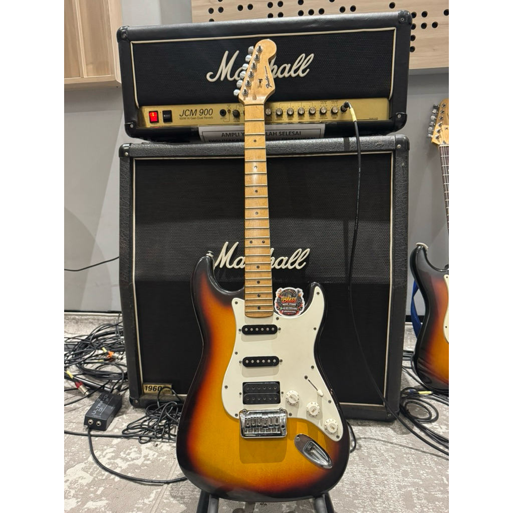 Gitar Listrik Fender Custom
