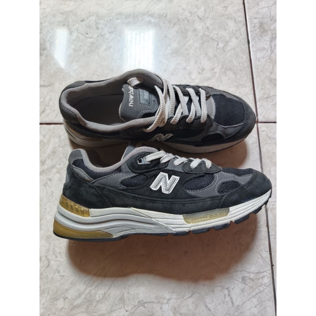 Sepatu NB 992 USA Ori Sneakers Pria Model Kekinian dengan Bahan Kulit PU
