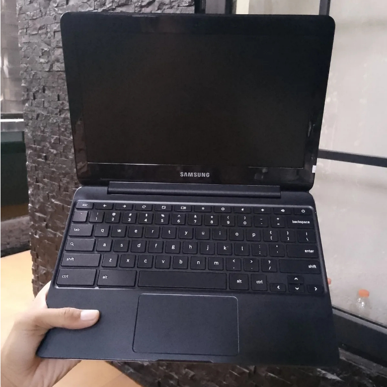 Laptop Samsung ChromeBook XE500C13 Intel Celeron N3060 Ram 4Gb eMMC 16Gb Build Quality Bagus Second 