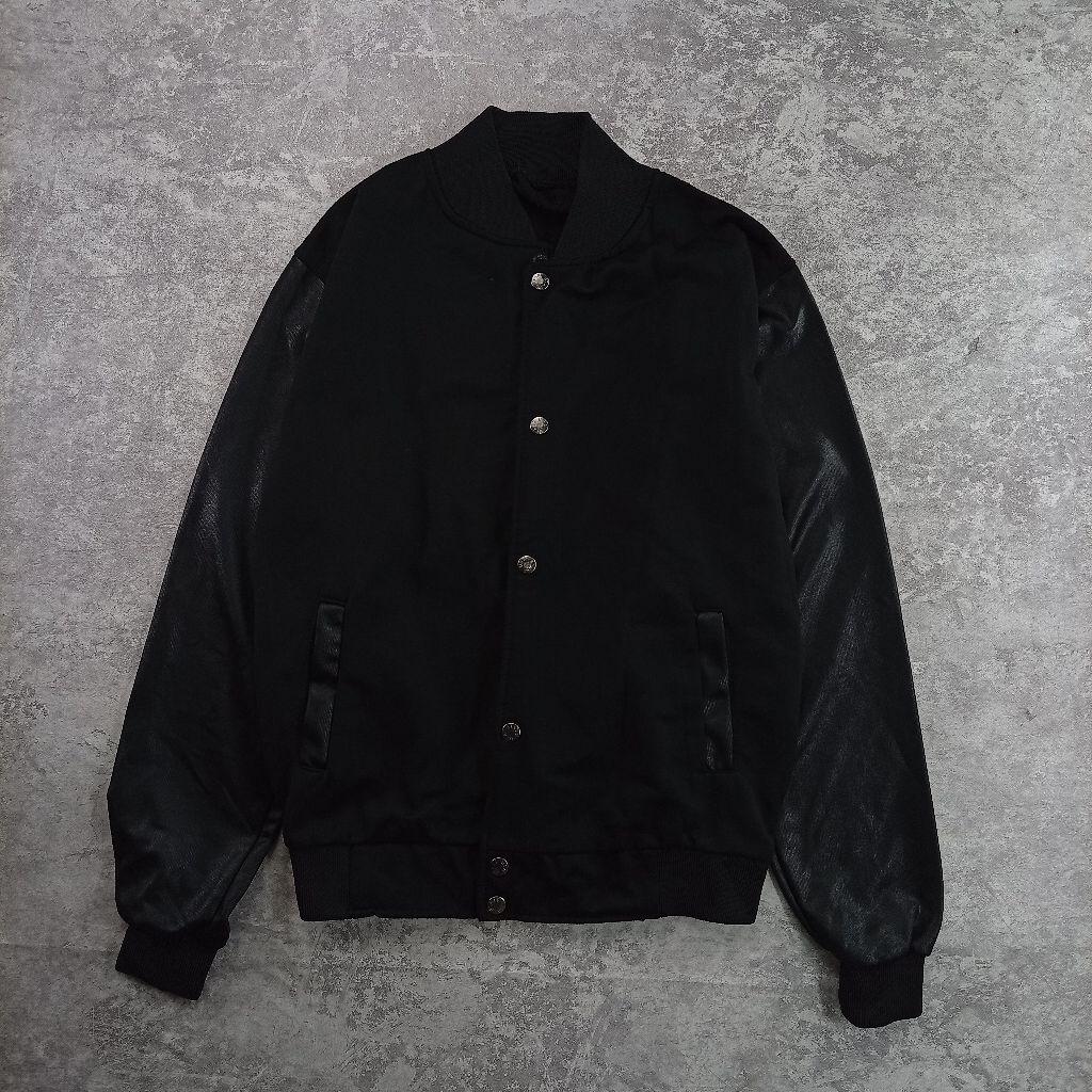 [PRELOVED] JACKET PRIA HITAM POLOS BASEBALL KANCING (SECOND)