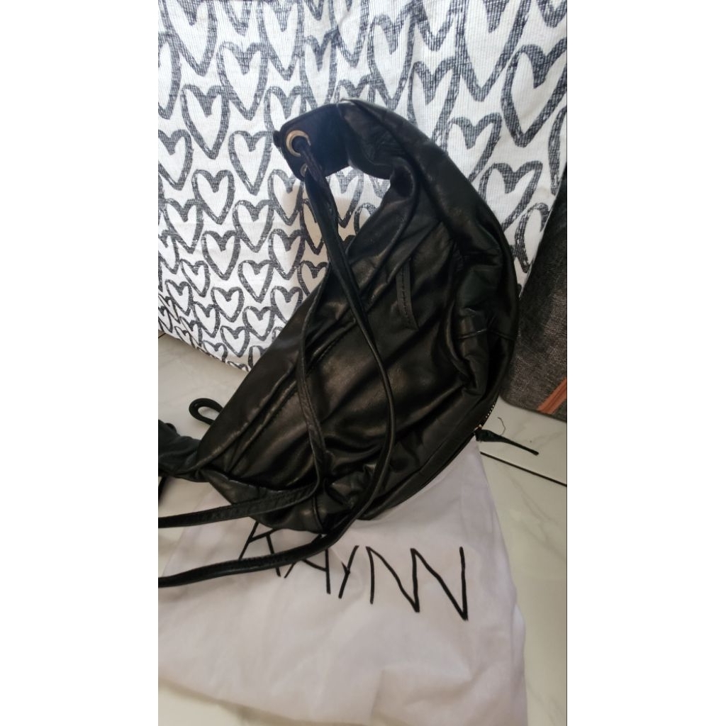 Preloved Kaynn hitam sling bag