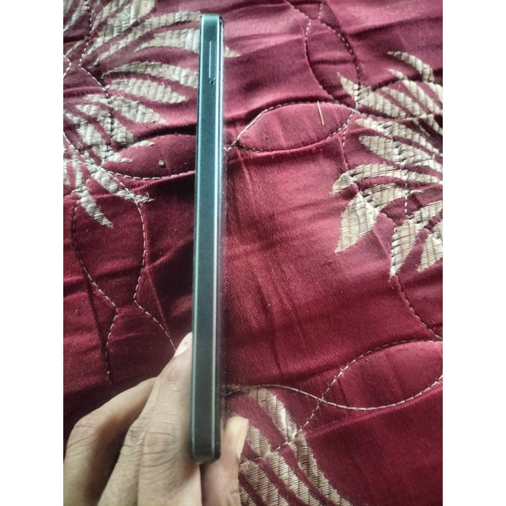 ZTE Nubia v70 ram 8/128 lupa pola