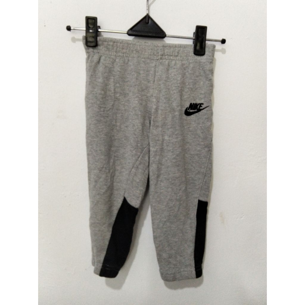 pl celana Jogger anak Nike abu-abu size 2-3 tahun like new