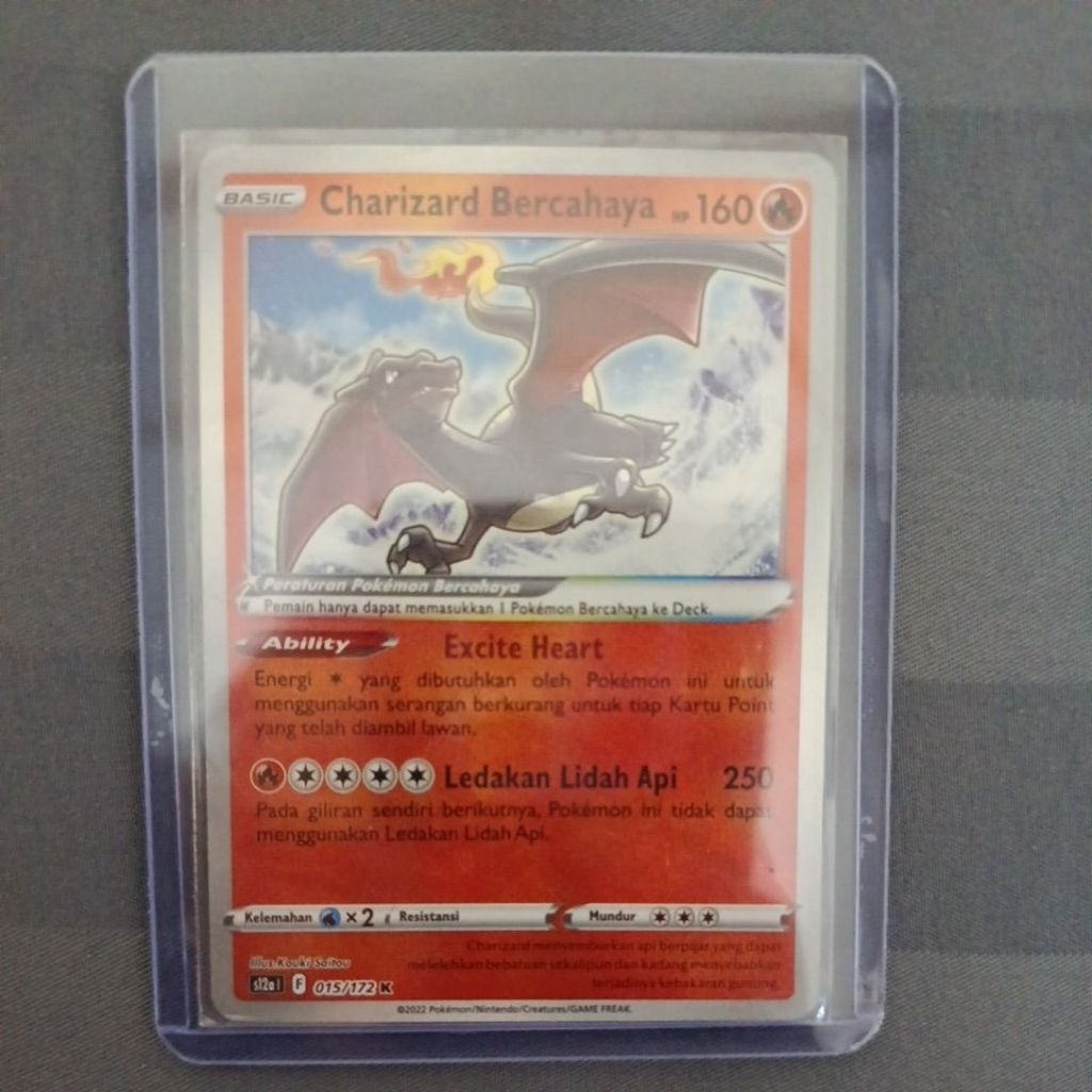 Kartu Pokemon Charizard Bercahaya
