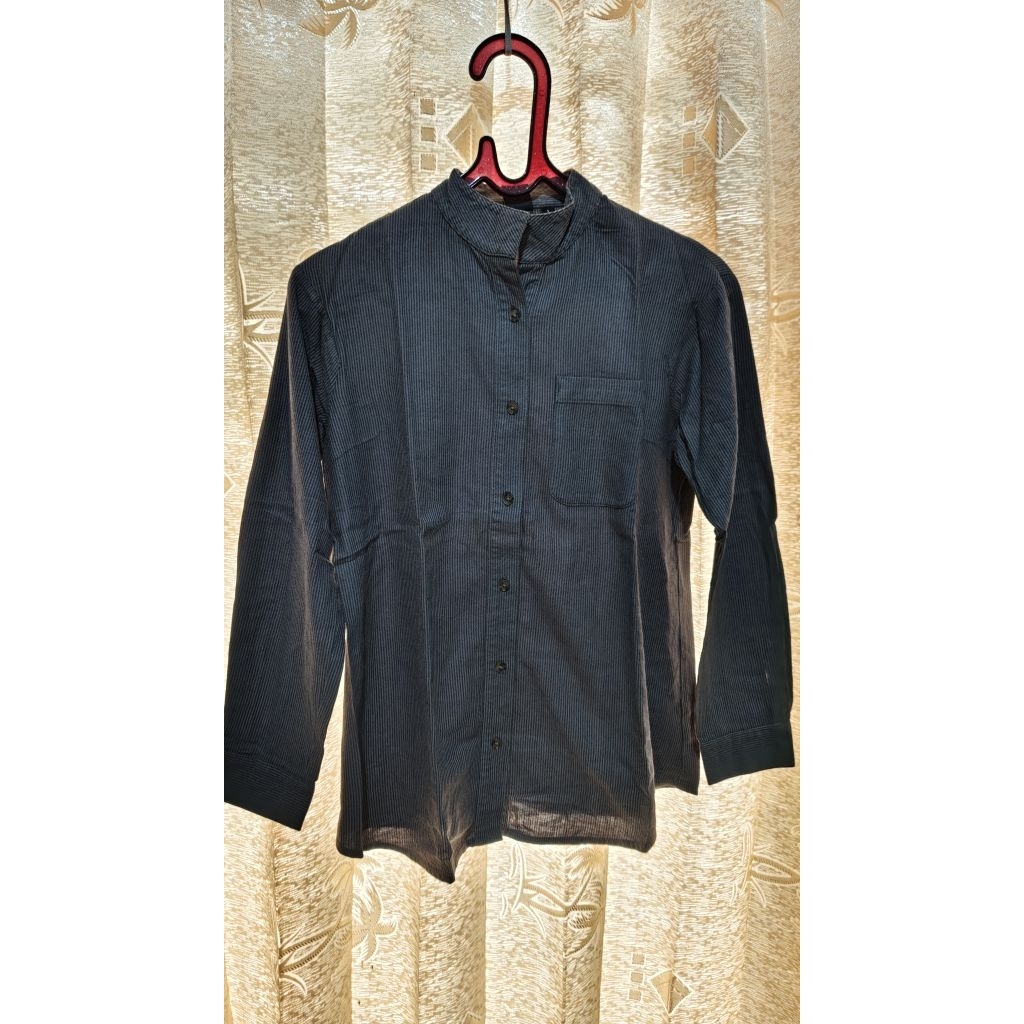 PRELOVED Uniqlo Kemeja Katun Kerah Tegak x Hana Tajima