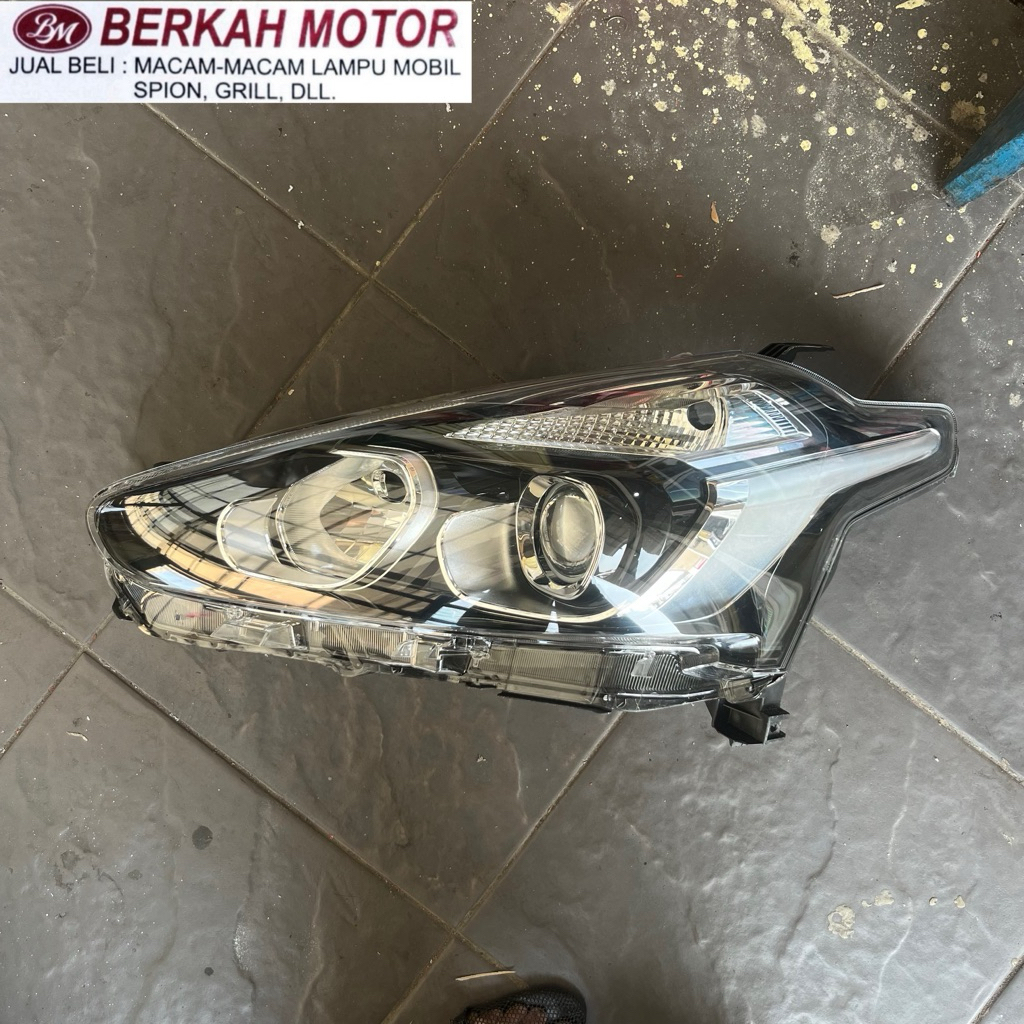 Headlamp Toyota Sienta Tipe V/G Original