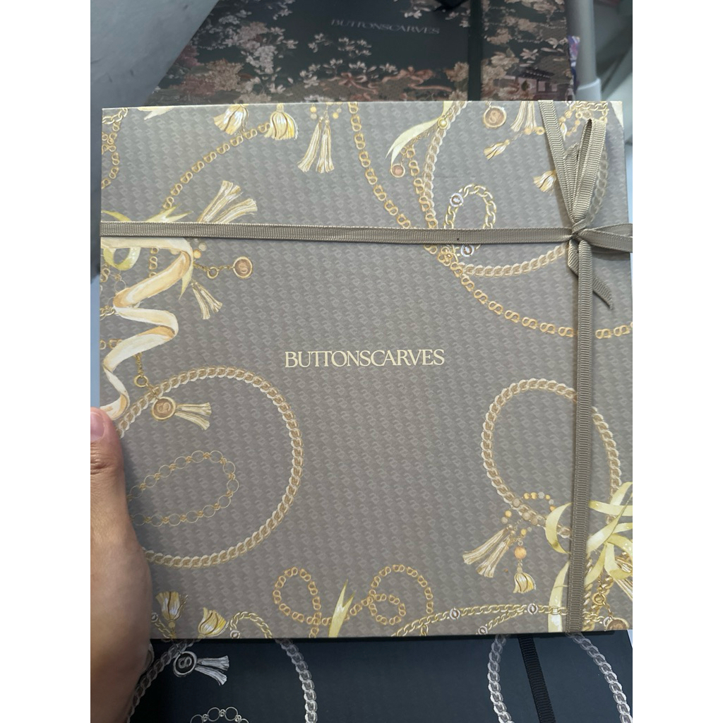 Buttonscraves signature chain graphite