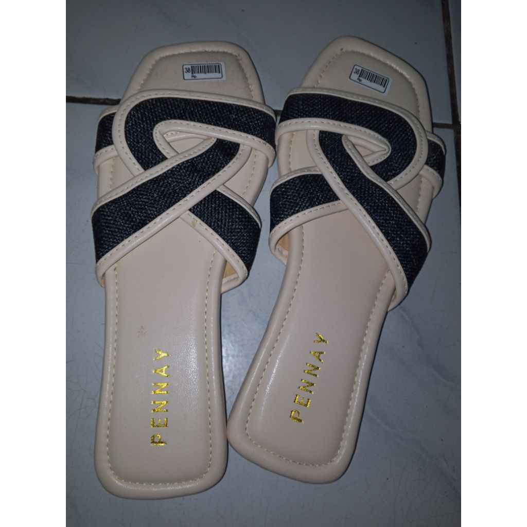 PRELOVED SENDAL PENNAY