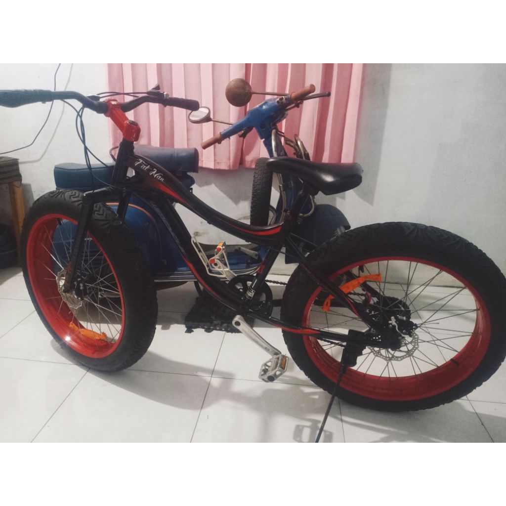SEPEDA WIMCYCLE FATMAN LIMITED VARIAN SE STEM MERAH