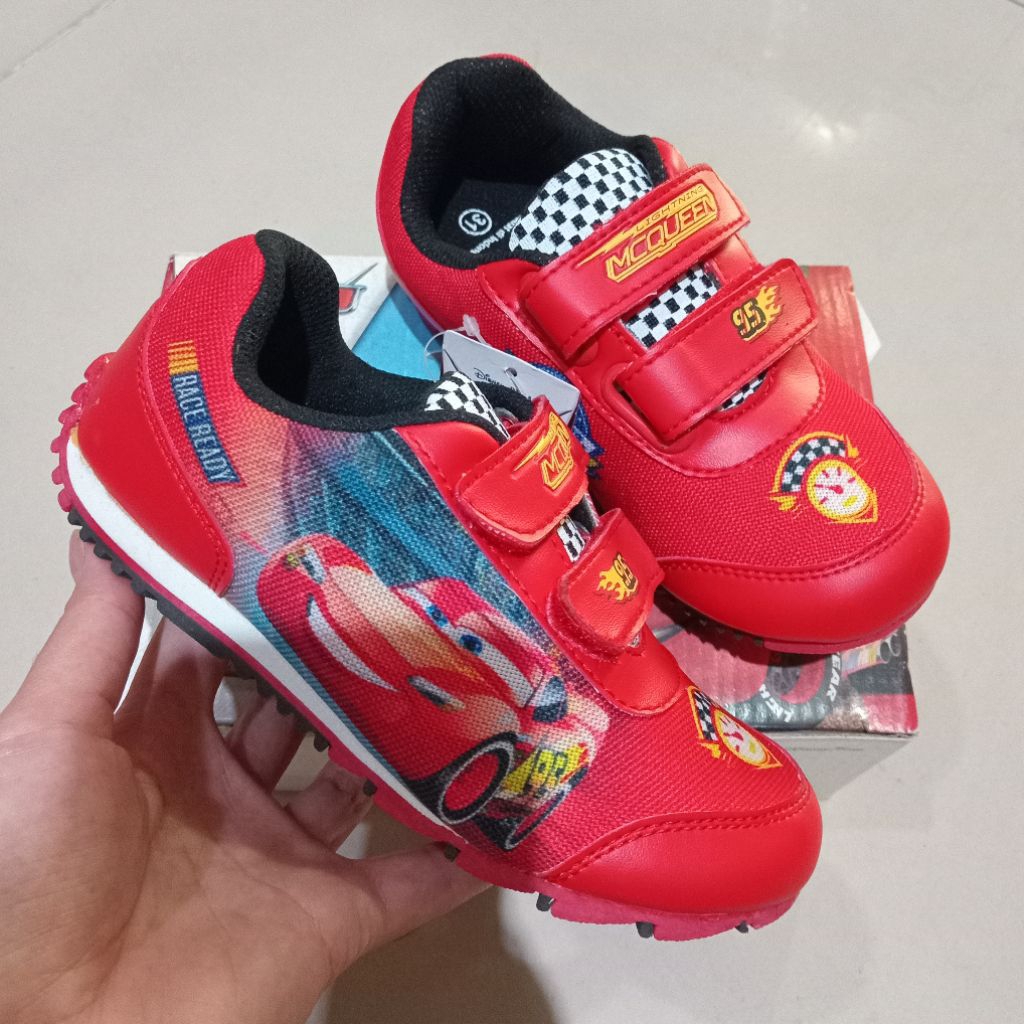Sepatu anak piston Cup sepatu termurah dan terbaru sepatu sekolah