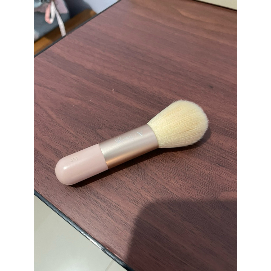 Aeris x Maudy Ayunda Mini travel setting brush