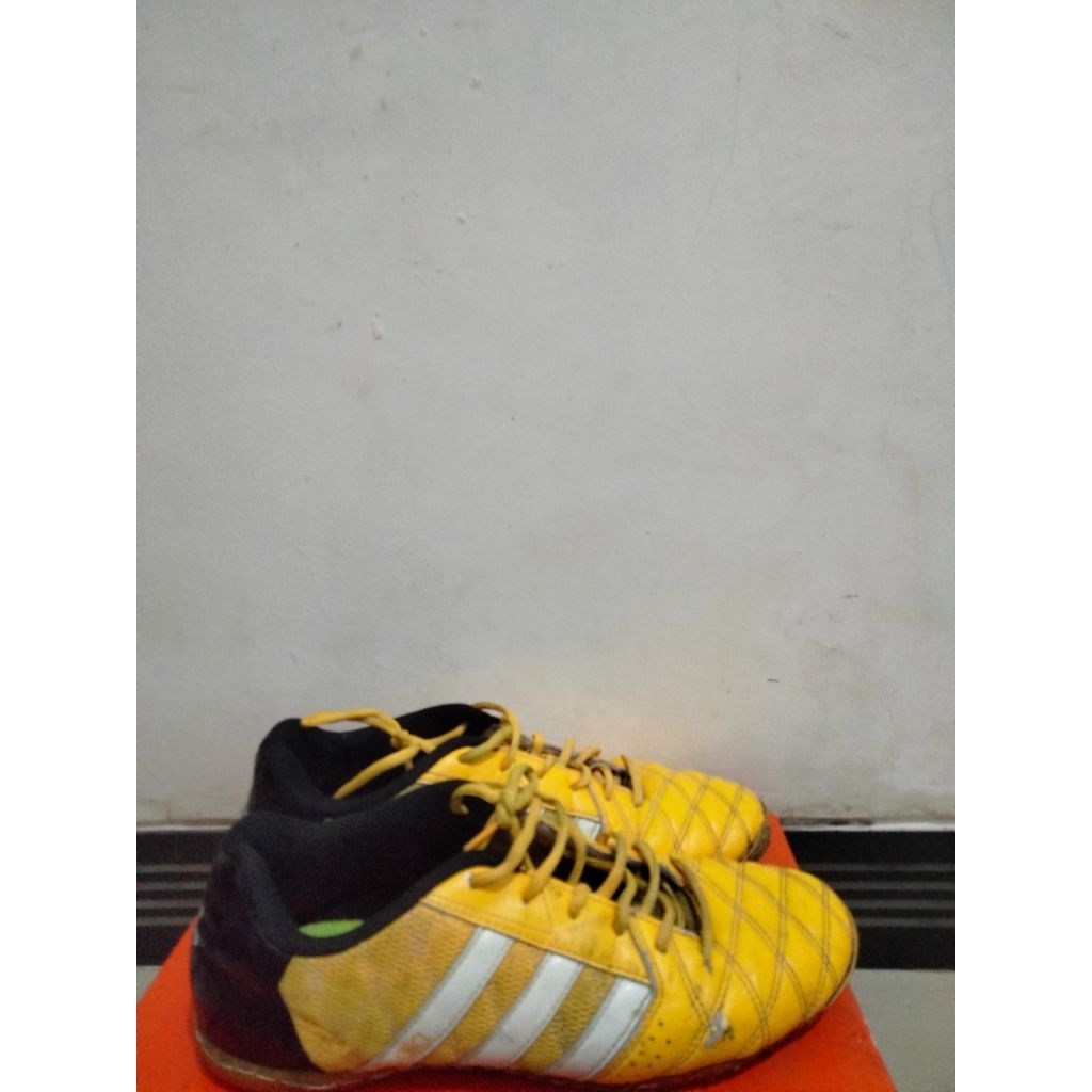 SEPATU FUTSAL ADIDAS TOP SALA