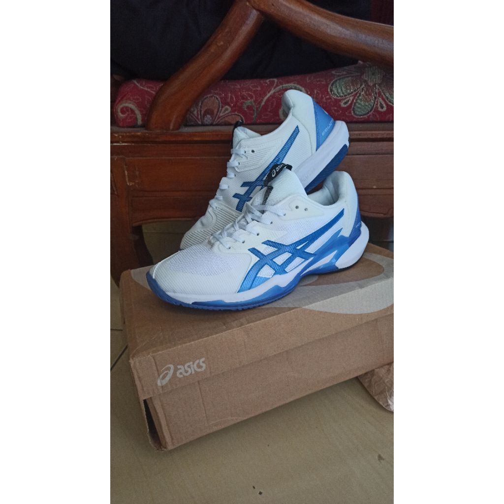 Sepatu Badminton Asics FF