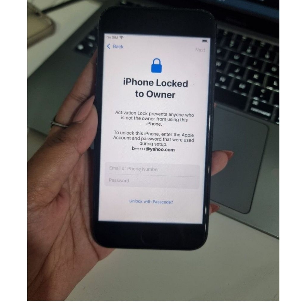 iphone se3 locked