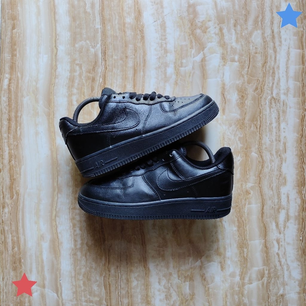 Nike Air Force 1 Hitam size 40 / 41