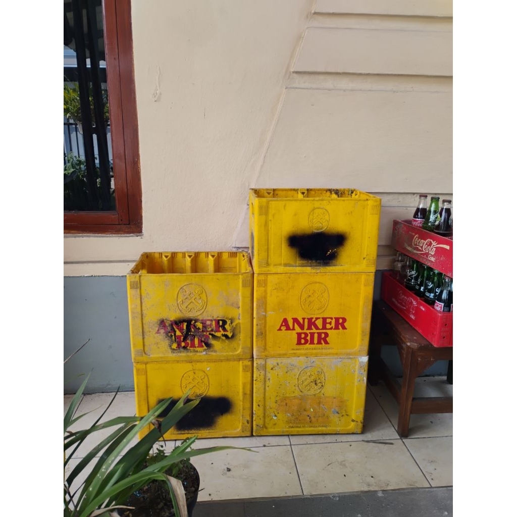 Krat Bekas Minuman Angker