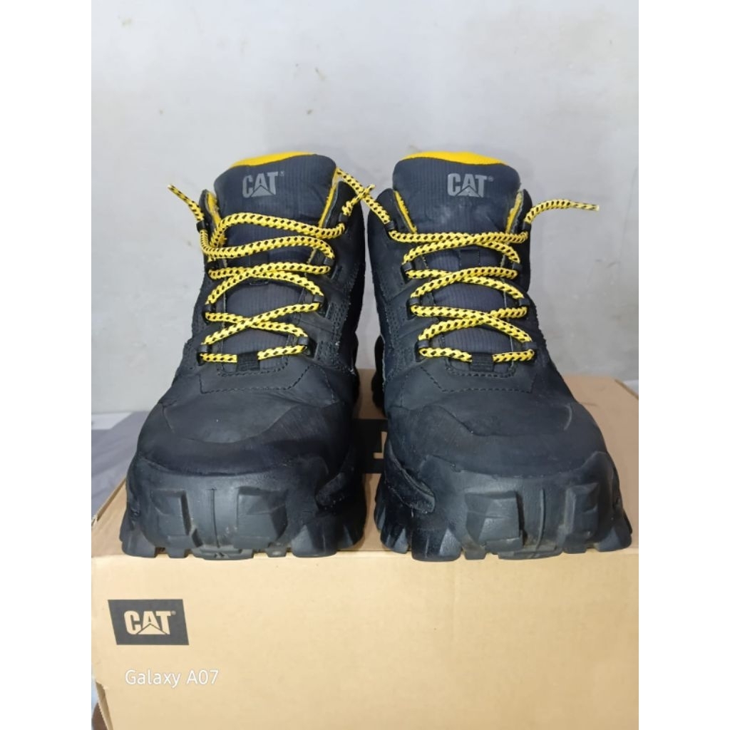 Sepatu Caterpillar Bekas