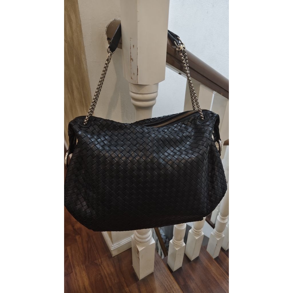 Tas Anyam hobo hitam Helena Rubinstein preloved
