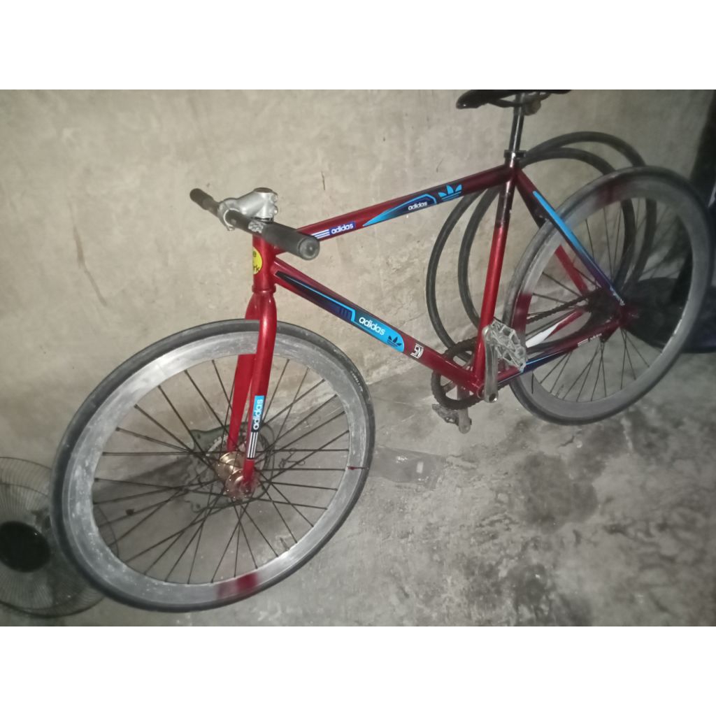 Sepeda fixie Evergreen versi adidas
