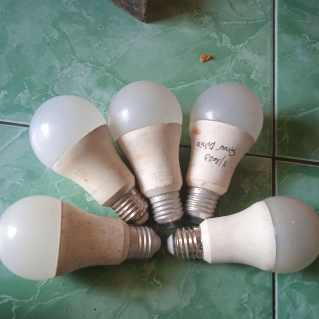 LAMPU LED OFF PHILIPS (MATI) 12 WATT LEHER PANJANG