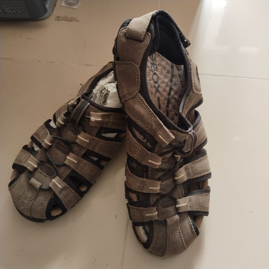 sepatu sandal Geox pria size 41