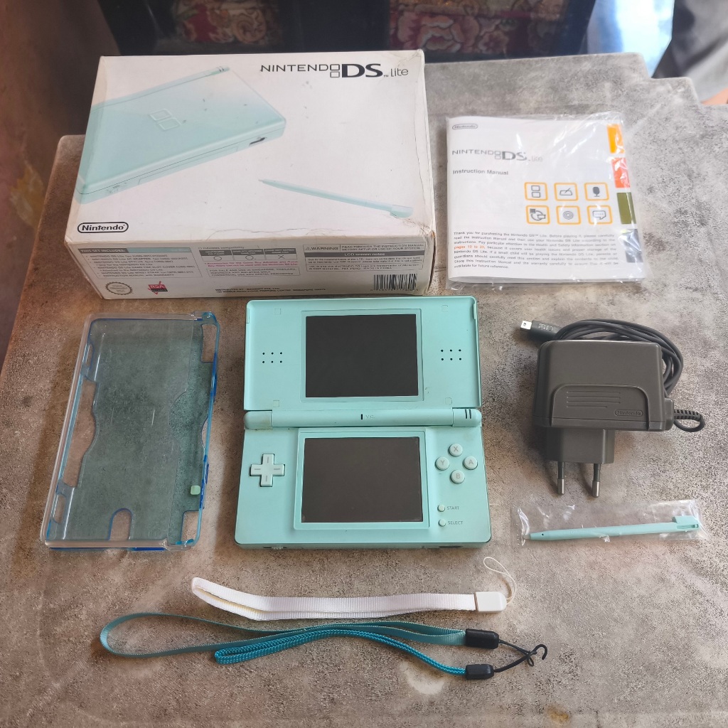 Nintendo DS Lite NDS Ice Blue with R4 Fullset Charger Ori