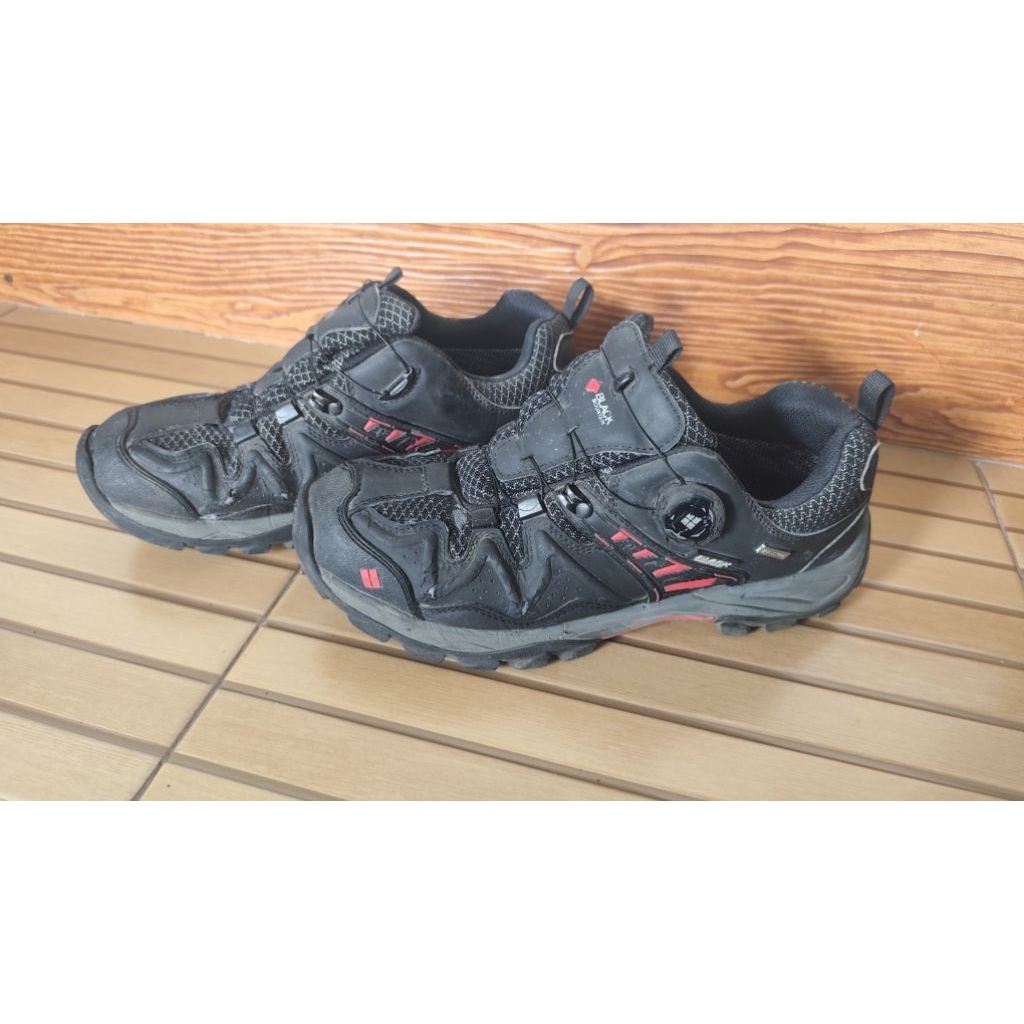 Black Mountain Sepatu Outdoor